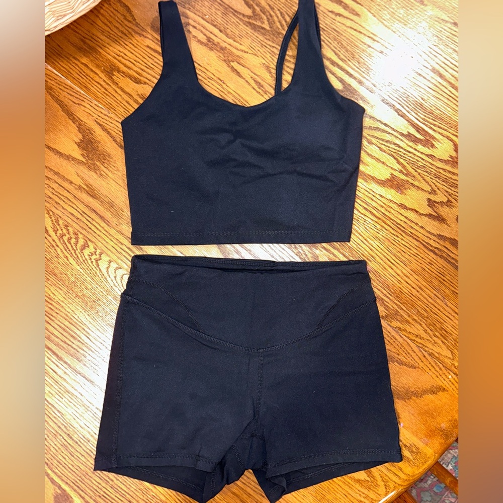Mono B women’s workout set